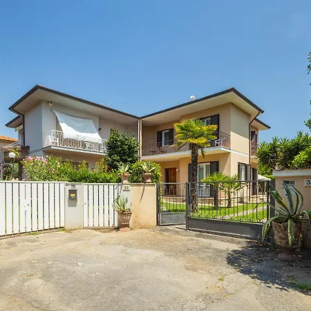 Antonia By Interhome Марина-ді-П'єтразанта